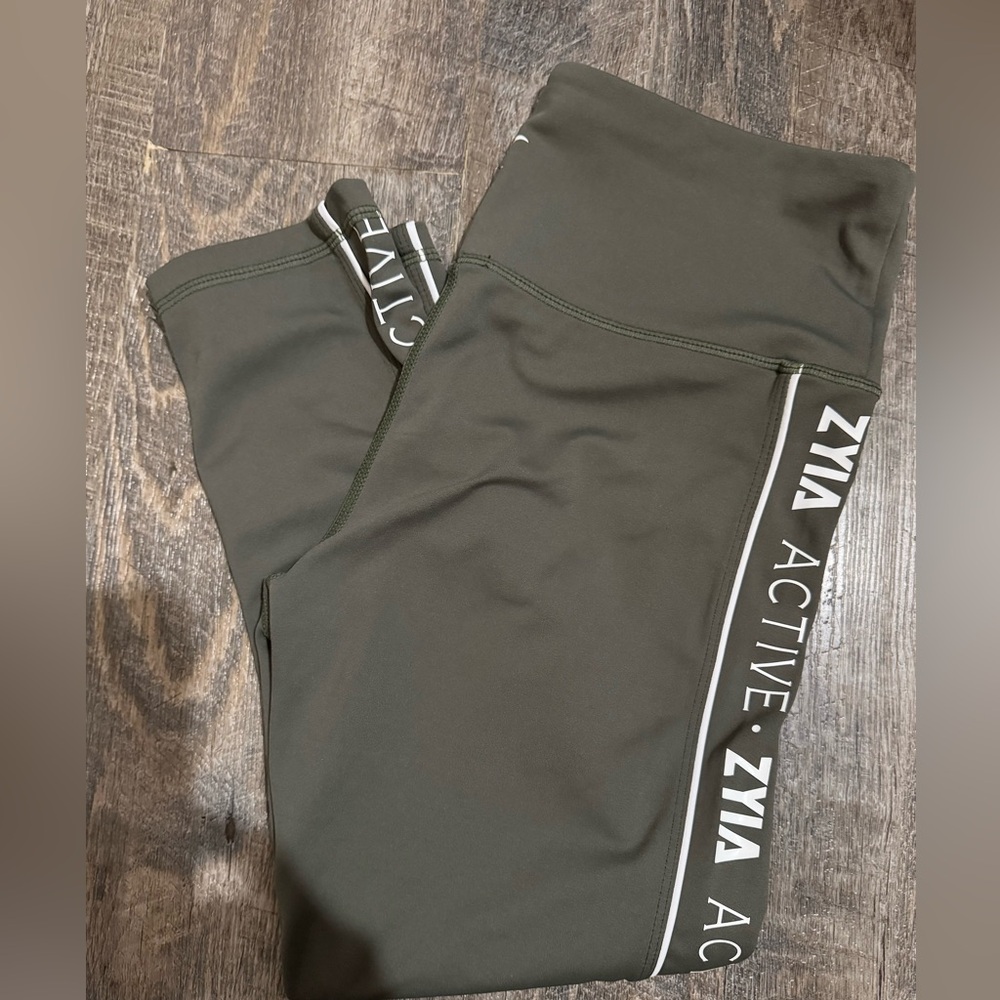 Zyia Active olive green capri length leggings